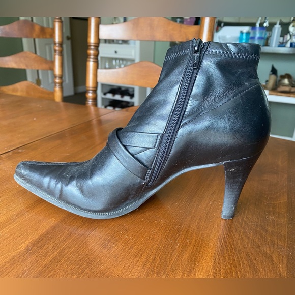 Leather bootie - Picture 6 of 6